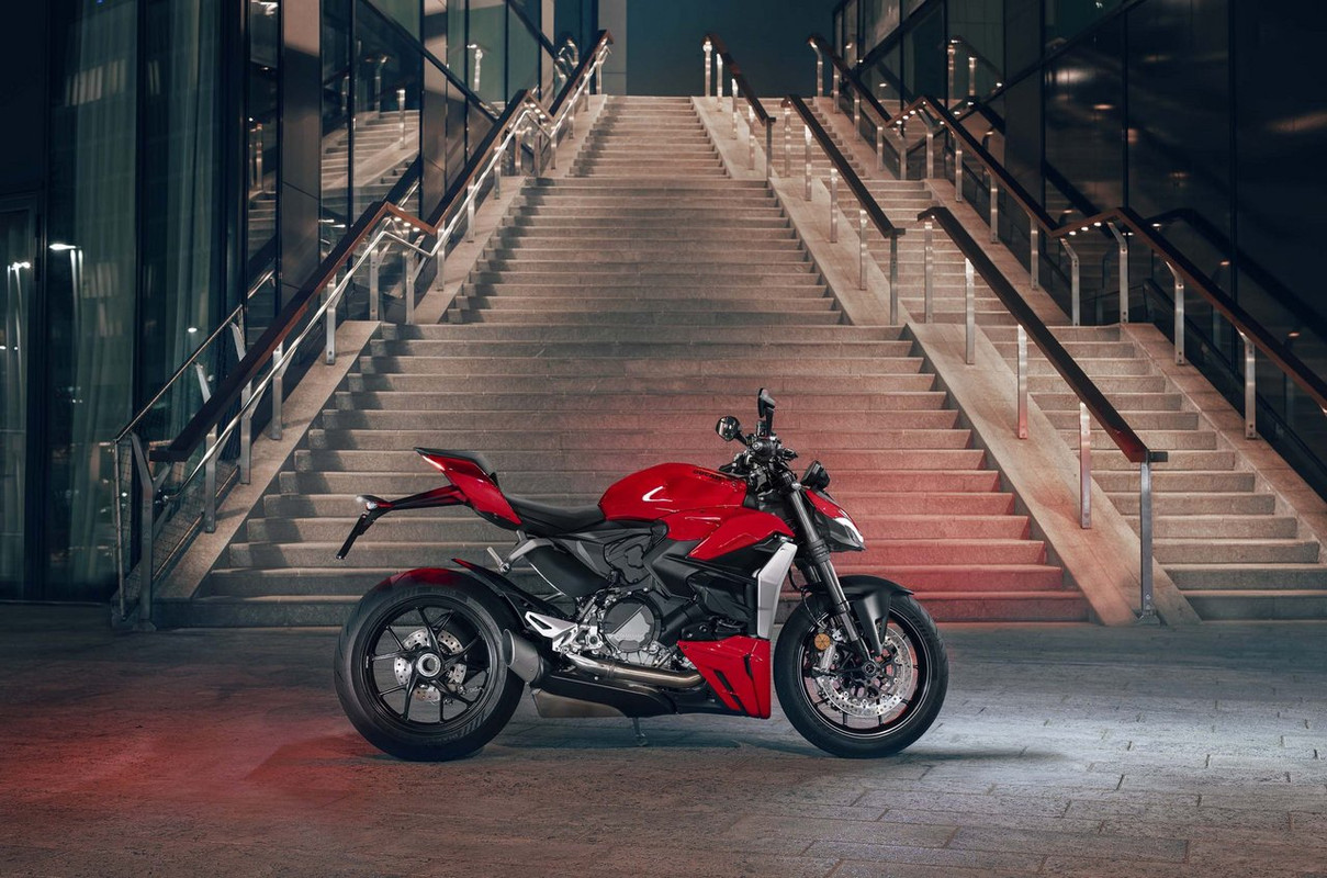Мотоцикл Ducati Streetfighter V2